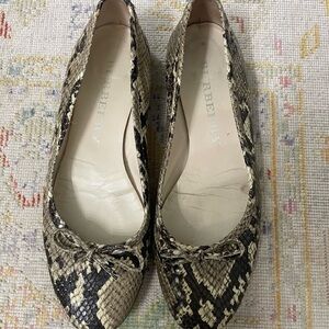 Burberry Women's Snakeskin Pattern Flats - Black and Cream